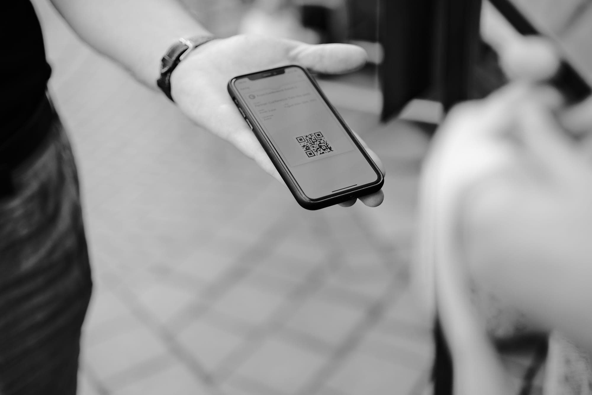 Crypto QR Code Payments: How Businesses Use QR Codes for Checkout